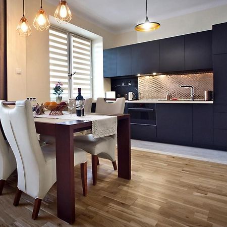 Niepodleglosci Serviced Apartments Варшава Экстерьер фото